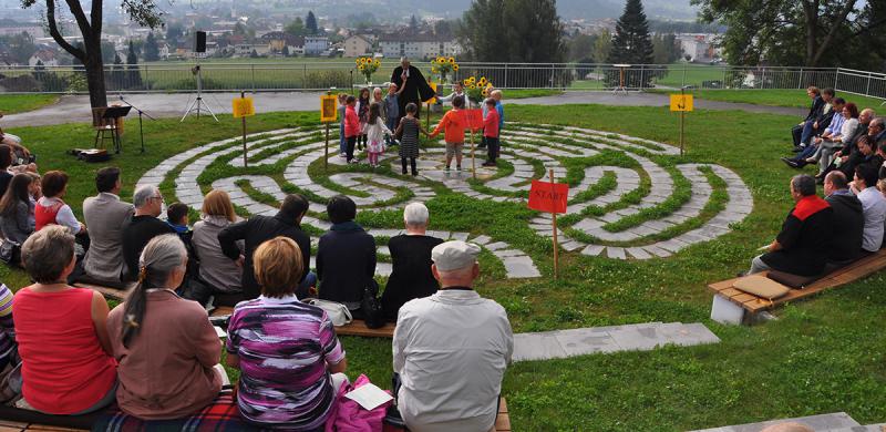 Kindergottesdienst unter freiem Himmel in Waiern